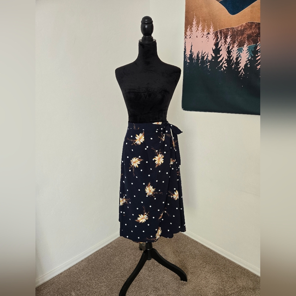Banana Republic Blue and White Knee-Length Wrap Skirt